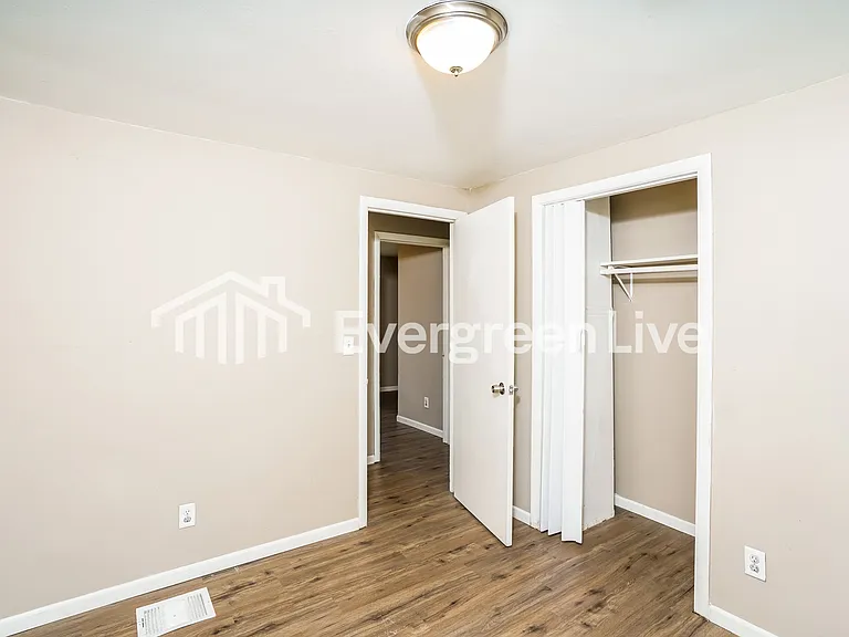 4218 N 67th St — Photo 11