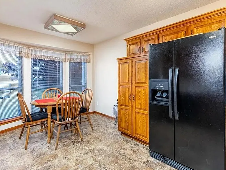 3400 Gateway Dr — Photo 6