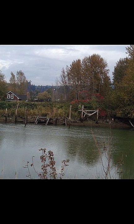 2nd image of 218 W Little Island Rd