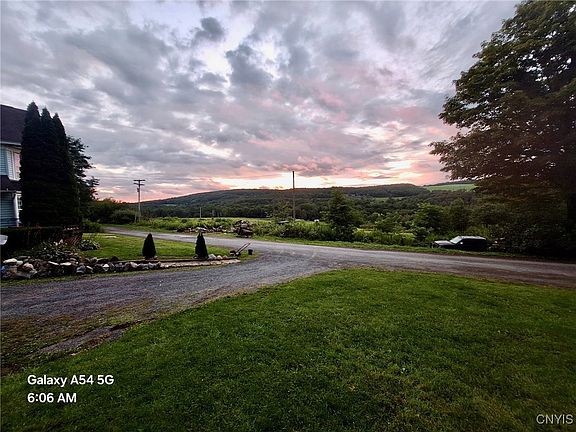 4th image of 441 Neal Rd