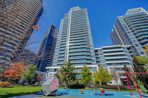 7165 Yonge St Photo 1