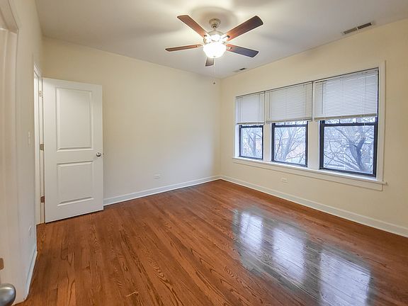 3rd image of 1829 1/2 W Leland Ave #3