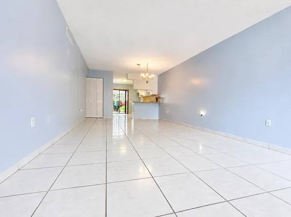 1746 W 57th Ter, Hialeah, FL 33012