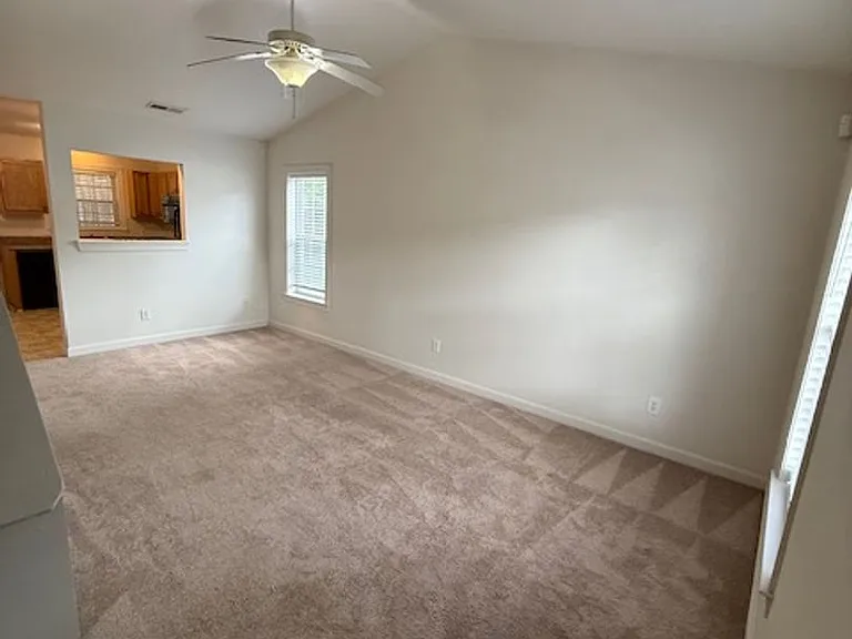 500 Springwood Dr — Photo 4