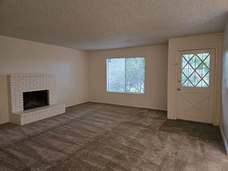 545 Bluefield Ave — Photo 2