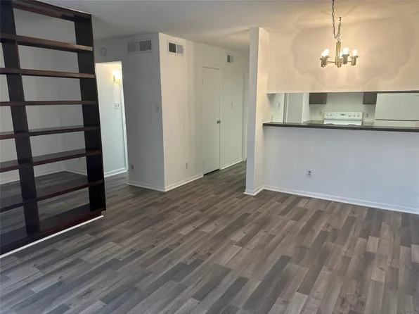 2814 S Bartell Dr APT 13, Houston, TX 77054