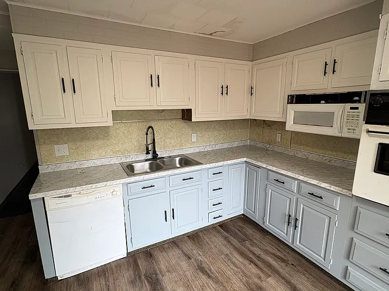 1347 W Spruce St — Photo 3