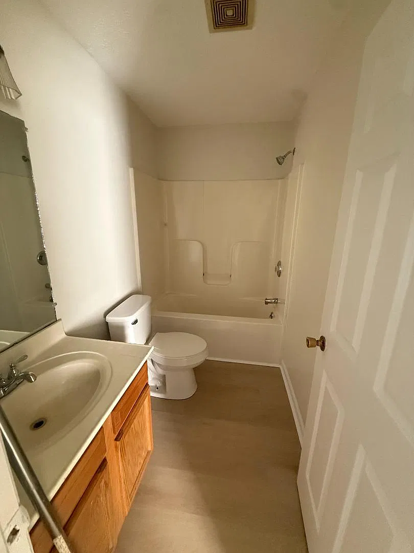 601 Church Ave SE — Photo 3