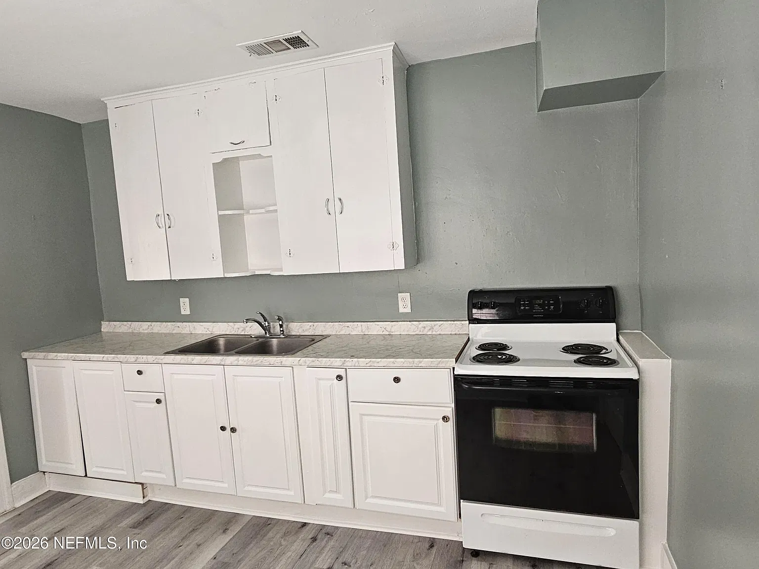 2 bed, 1.0 bath, 827 sqft, $1,200 — Photo 4