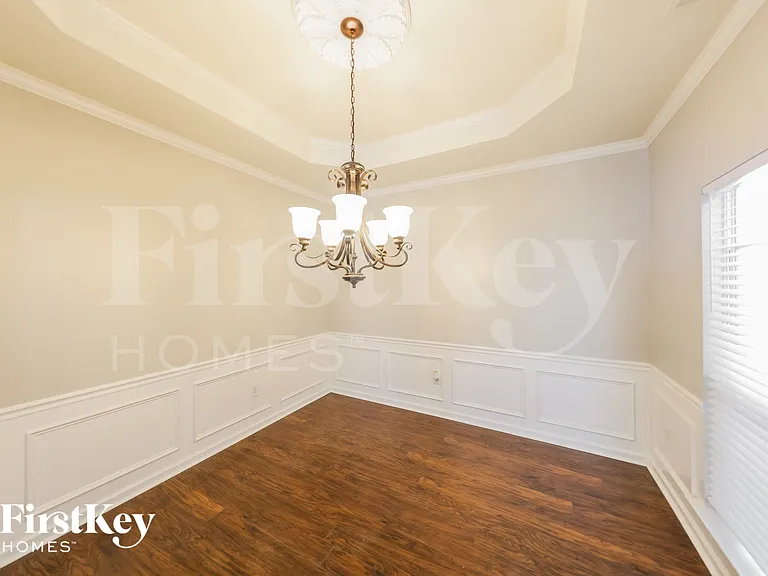 925 Jackson Cir — Photo 5