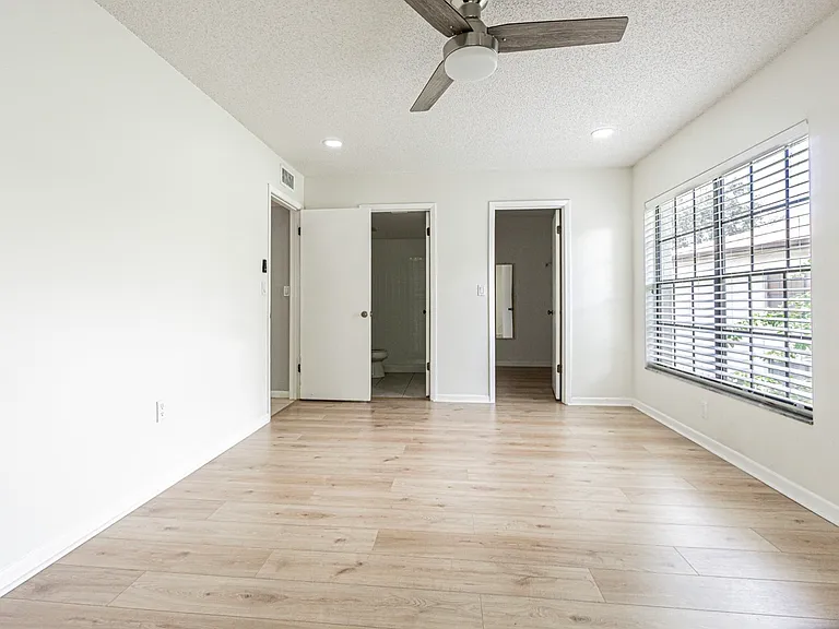 3345 Crystal Ct E #H — Photo 7