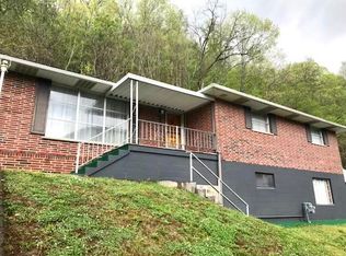 352 Fairview St, Mullens, WV 25882