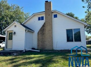 106 S Pearl St, Elk Point, SD 57025