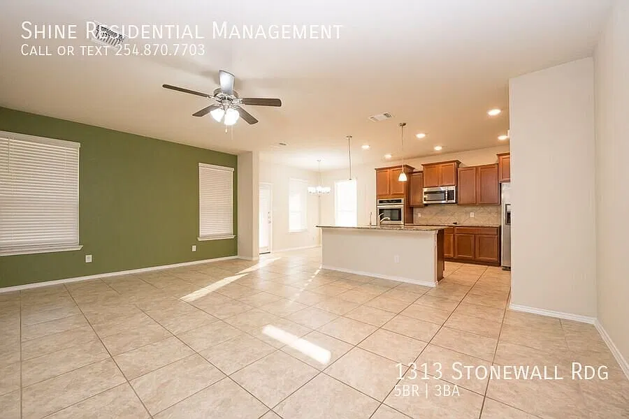 Spacious 5-Bedroom Home with Loft Just 10 Minutes from Stillhouse Hollow Lake! — Photo 3