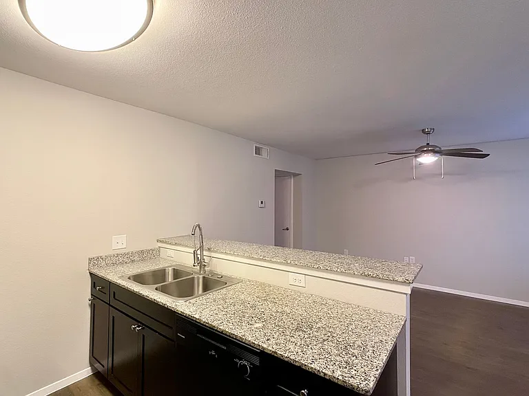 910 Duncan Ln #17 — Photo 8