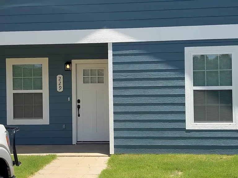 205 Skinner Ln — Photo 9