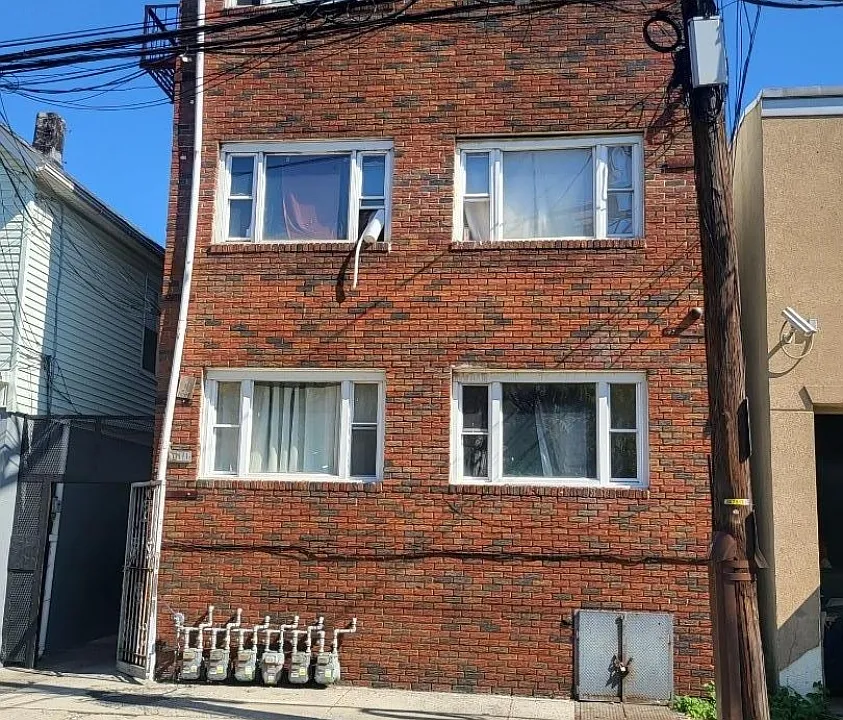 111 Pine St