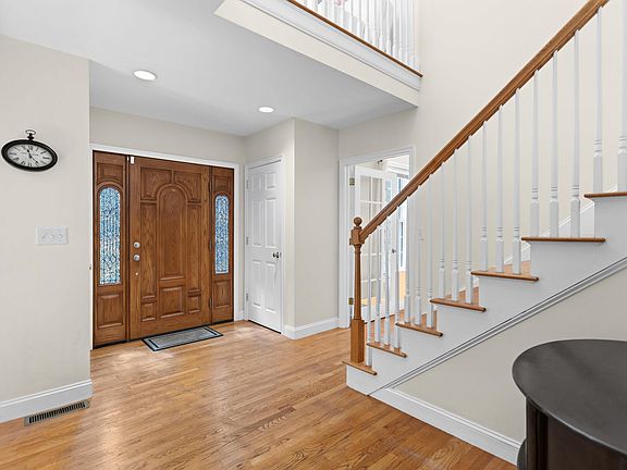 4th image of 35 Mockingbird Hill Road
