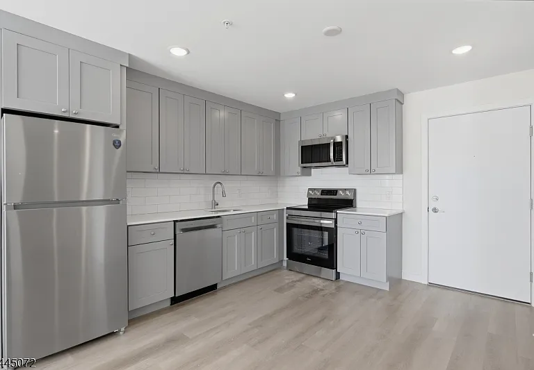 566 Springfield Ave #202 — Photo 5
