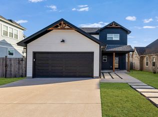 609A W 7th St, Taylor, TX 76574
