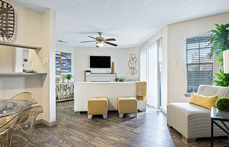 Oaks of Lewisville Apartments — Photo 6