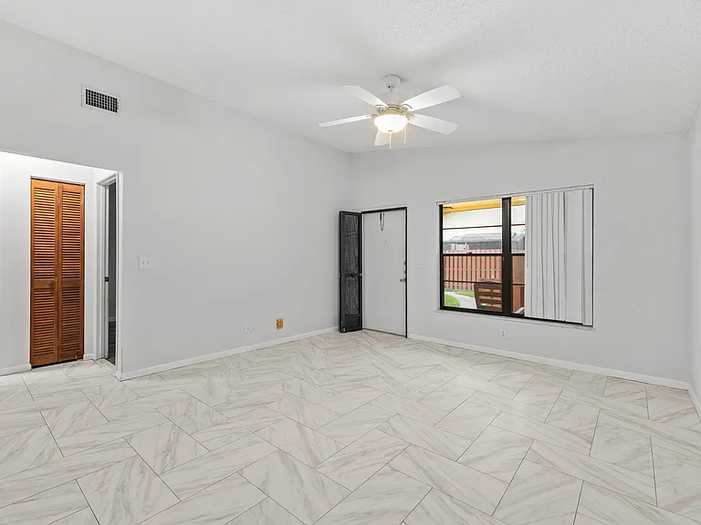 8019 SE Villa Cir — Photo 12