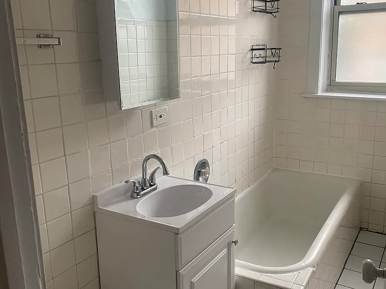 2346 W Touhy Ave #1E — Photo 4