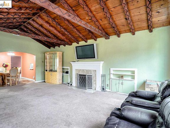 4th image of 319 Wilson Ave