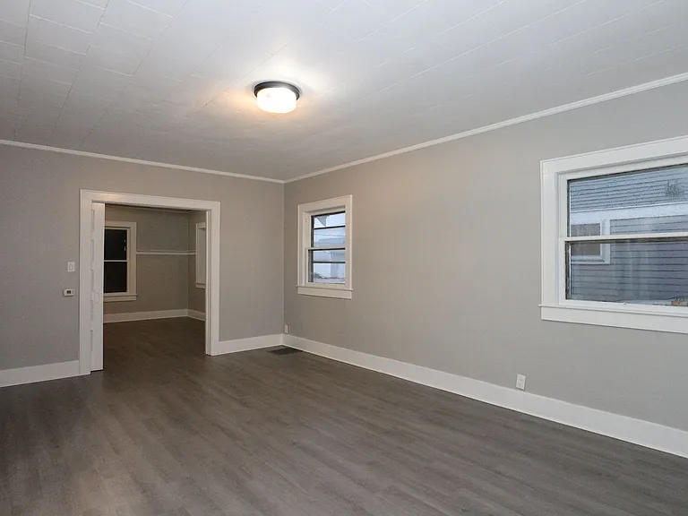 904 E Clinton St — Photo 5