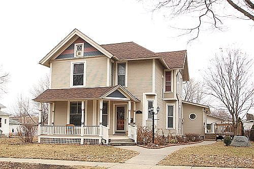 1st image of 714 N 2nd Ave