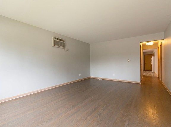 4th image of 8556 W Argyle St #1