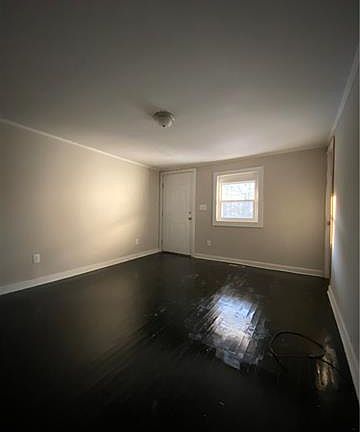 2nd image of 422 Queens Ct