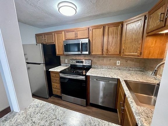 2nd image of 616 Boston Post Rd E APT 9