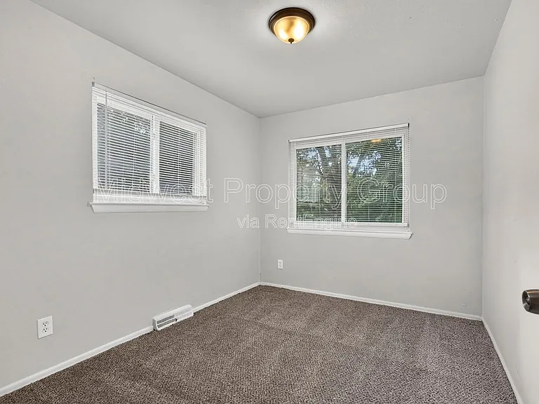 235 Flora Dr — Photo 10