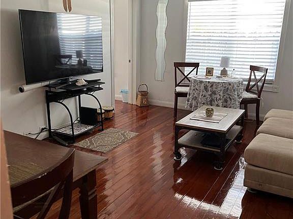 3rd image of 808 SE 6th Ct APT 4