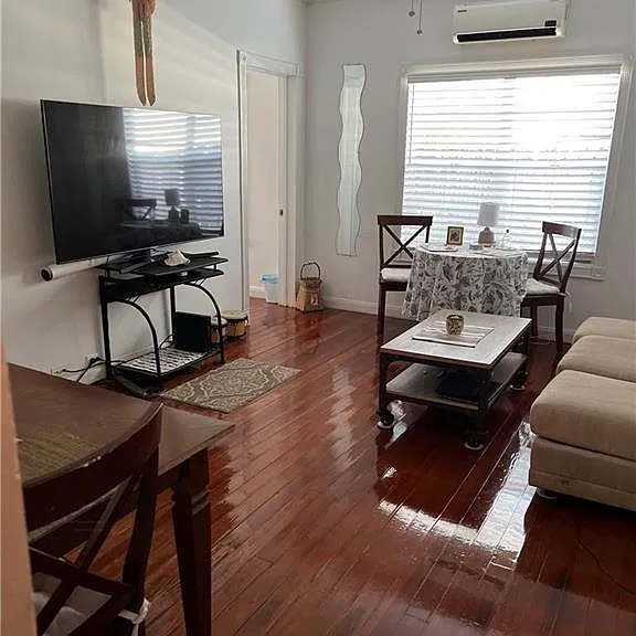 808 SE 6th Ct #4 — Photo 3