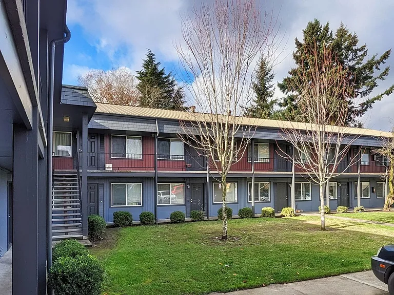 Cully Park Apartments — Photo 8