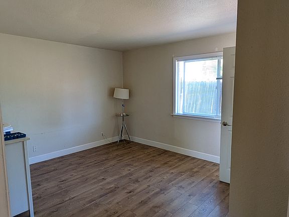 5th image of 2118 Huron Dr