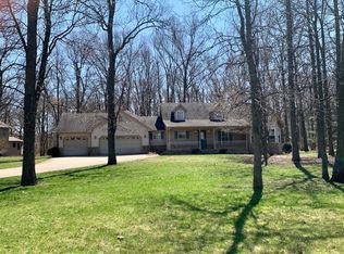 412 E Shadeland Dr, Valparaiso, IN 46383