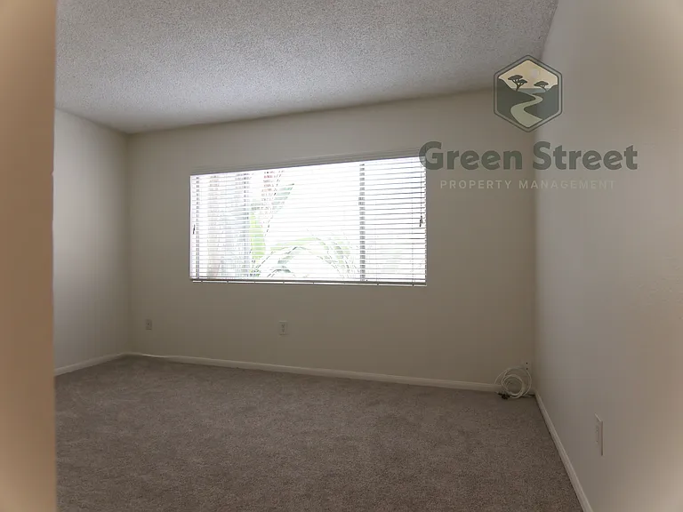 6812 Hyde Park Dr — Photo 17