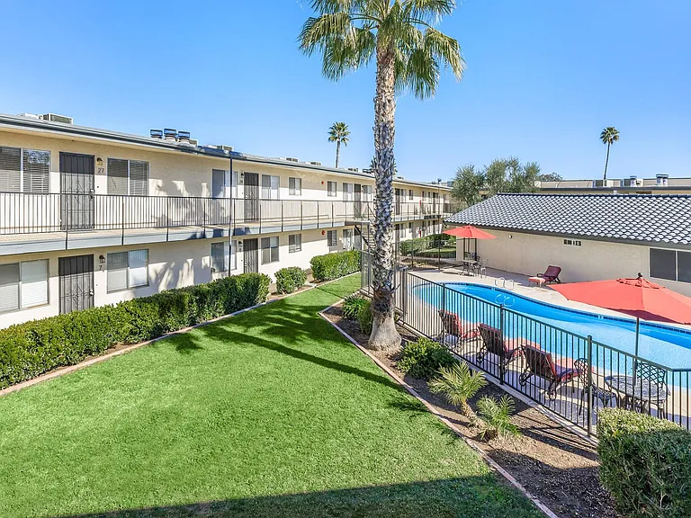 Town and Country Garden Apartments — Photo 18