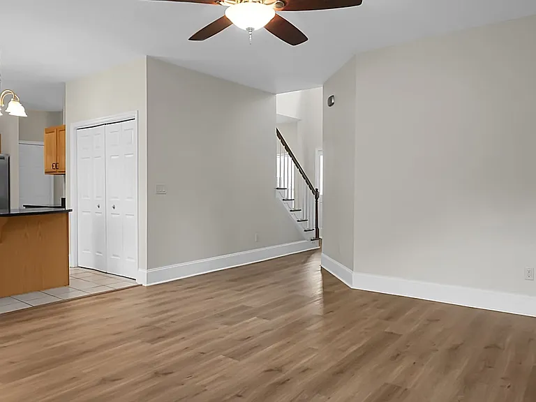 3274 Middleburry Ln — Photo 21