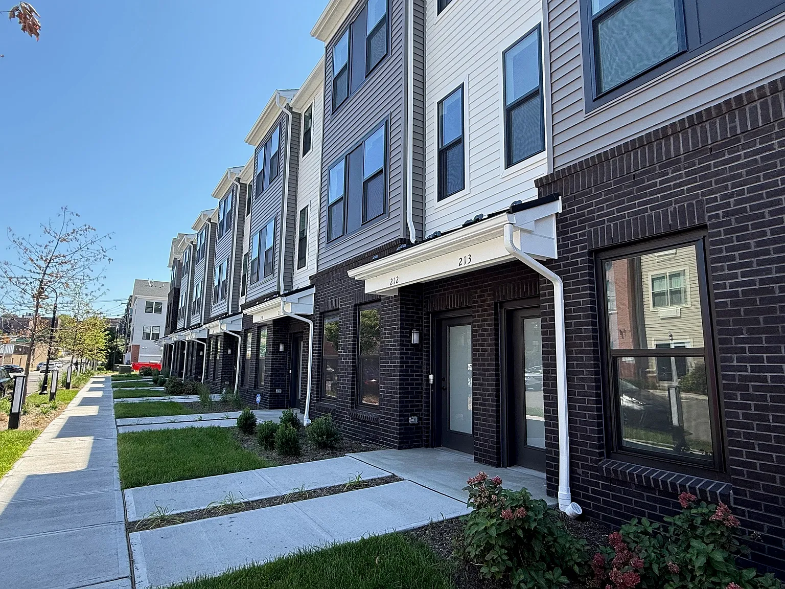 3 bed, 2.5 bath, 1654 sqft, $4,300 — Photo 1