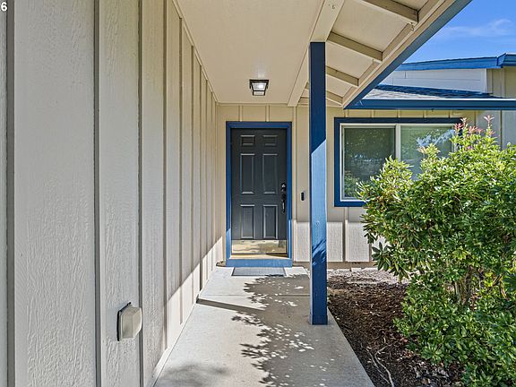 3rd image of 850 E Benjamin Ave