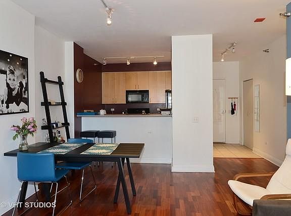 4th image of 330 N Jefferson St APT 1502