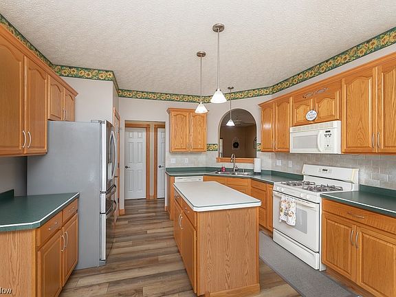 5th image of 77 Whitmore Ct