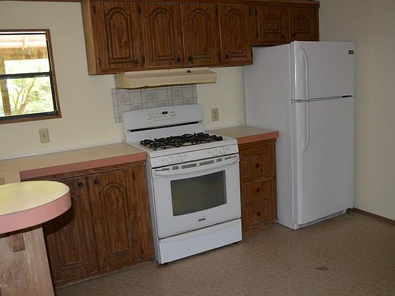 05) Kitchen
