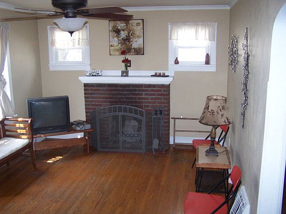 4th image of 606 N Market St