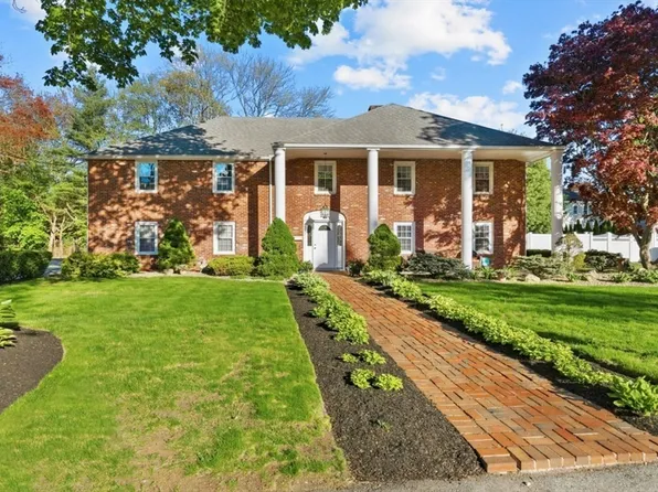 7 Longbow Cir, Lynnfield, MA 01940