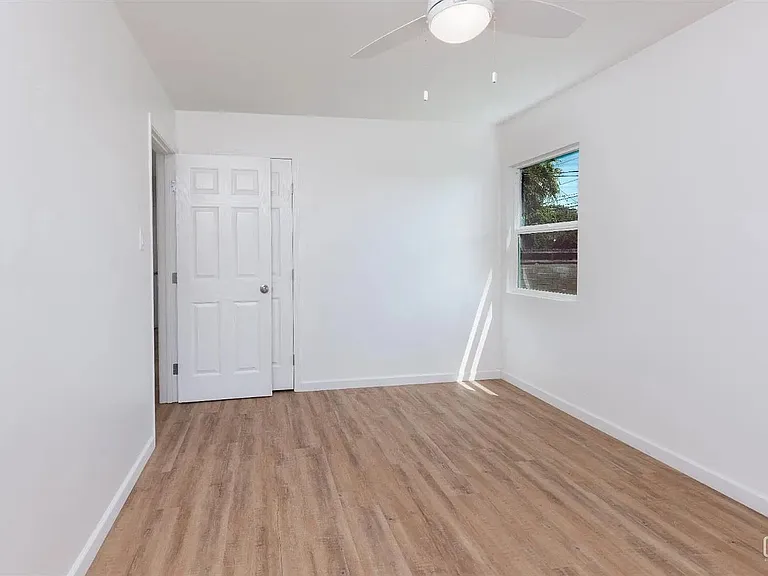 2907 Truxtun Ave — Photo 12